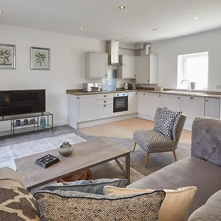 Host & - Welton View